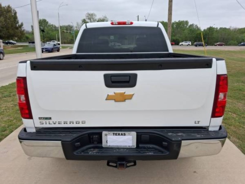 Additional photo of vehicle.