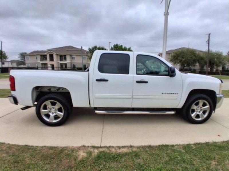 Additional photo of vehicle.