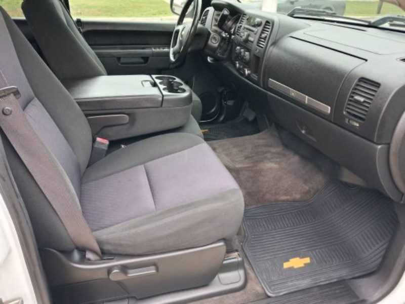 Additional photo of vehicle.