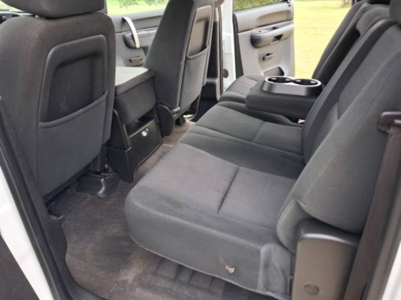 Additional photo of vehicle.