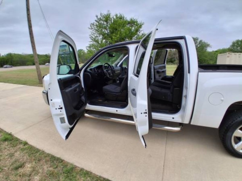 Additional photo of vehicle.
