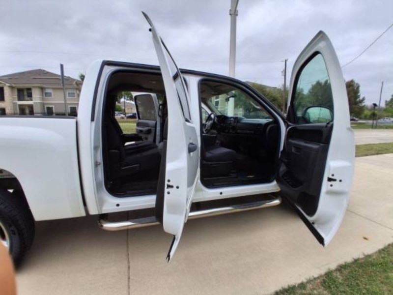 Additional photo of vehicle.