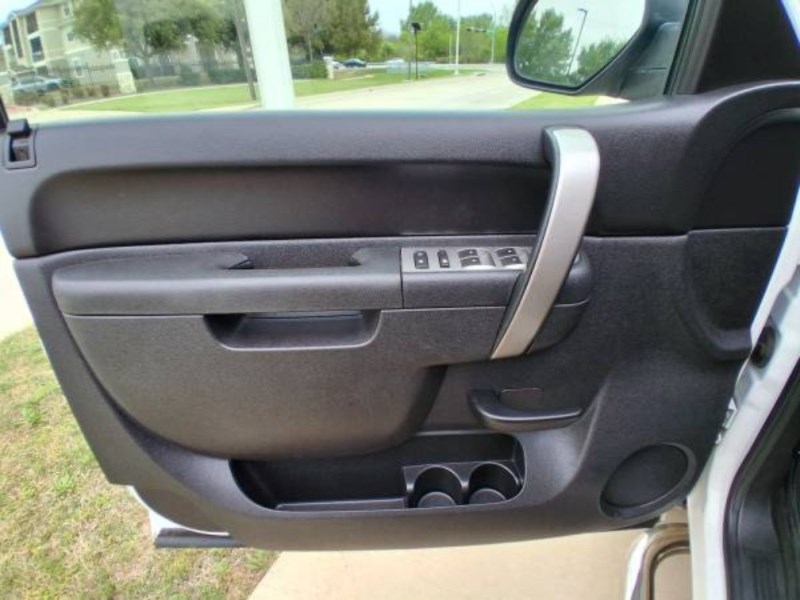 Additional photo of vehicle.