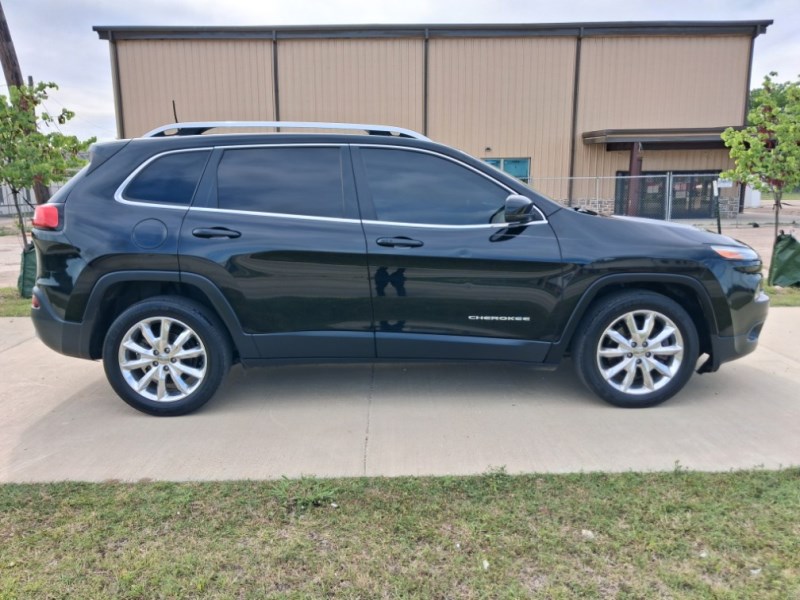 Additional photo of vehicle.