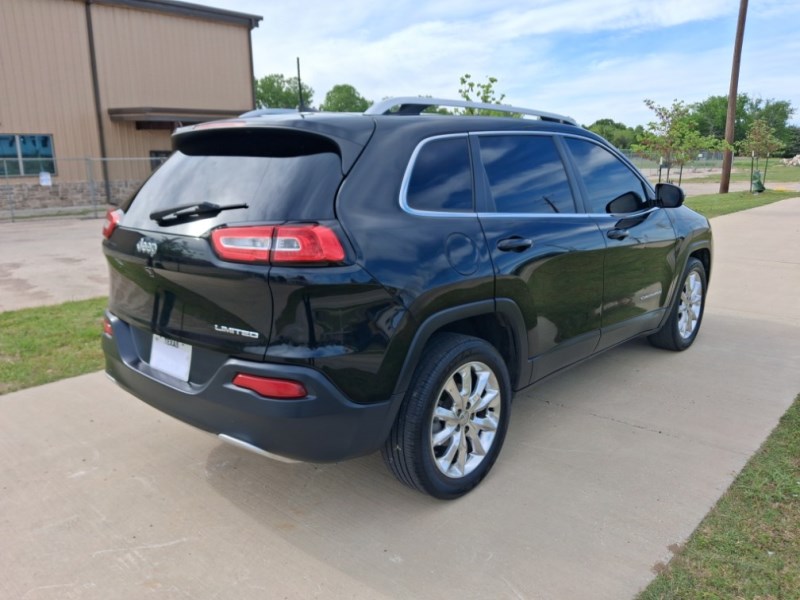 Additional photo of vehicle.