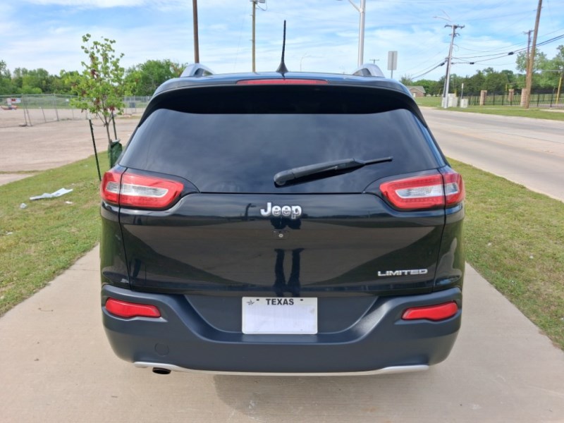 Additional photo of vehicle.