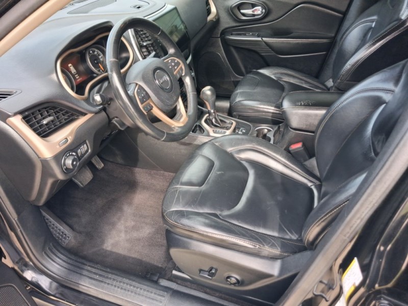 Additional photo of vehicle.