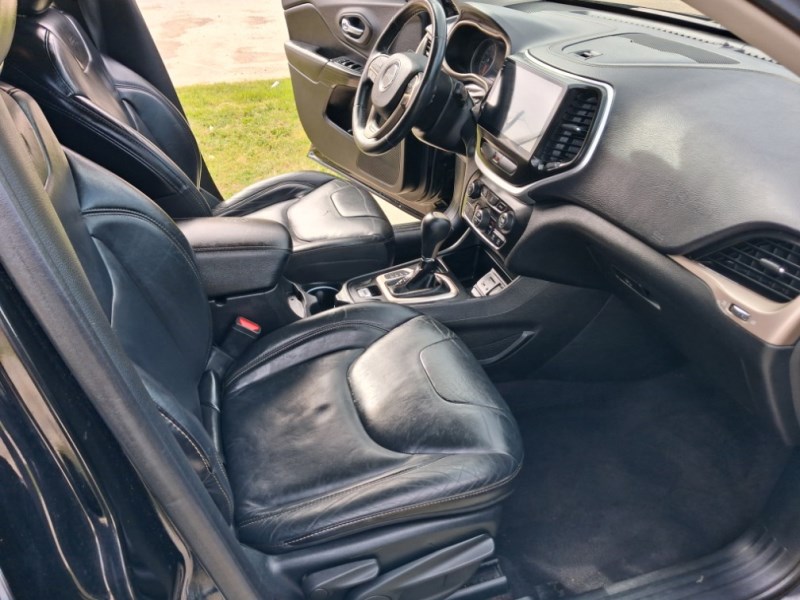 Additional photo of vehicle.