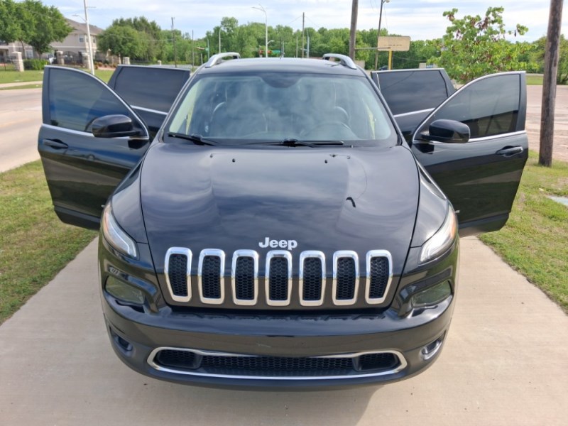 Additional photo of vehicle.