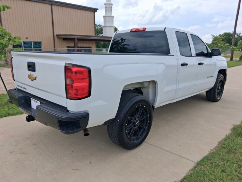 Additional photo of vehicle.
