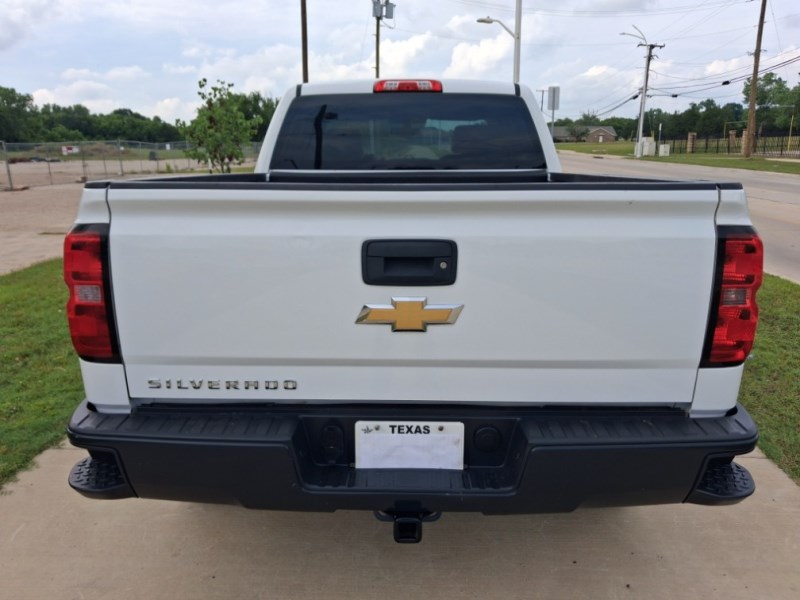 Additional photo of vehicle.