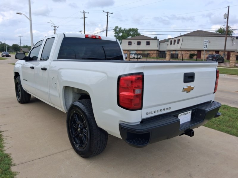 Additional photo of vehicle.