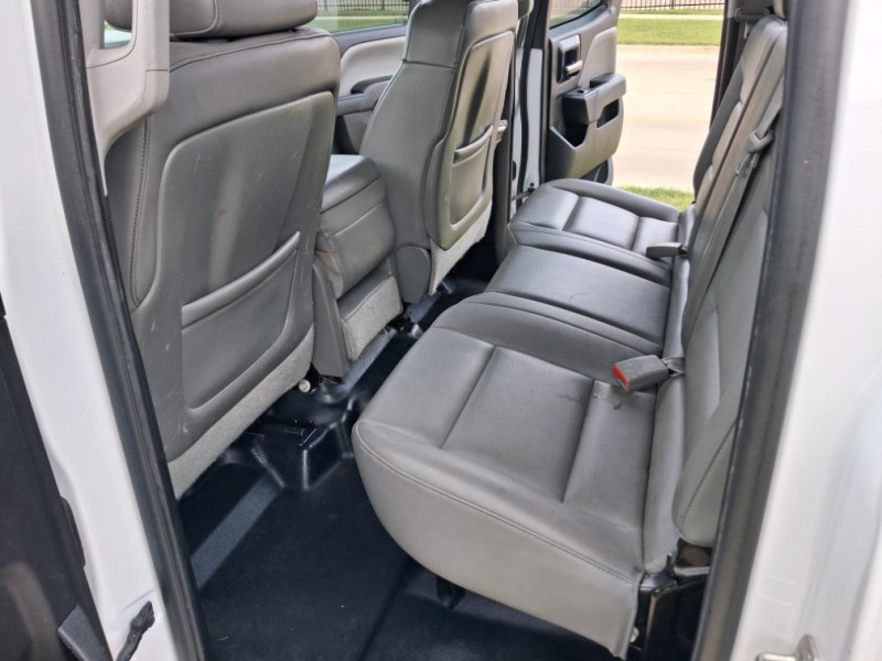 Additional photo of vehicle.