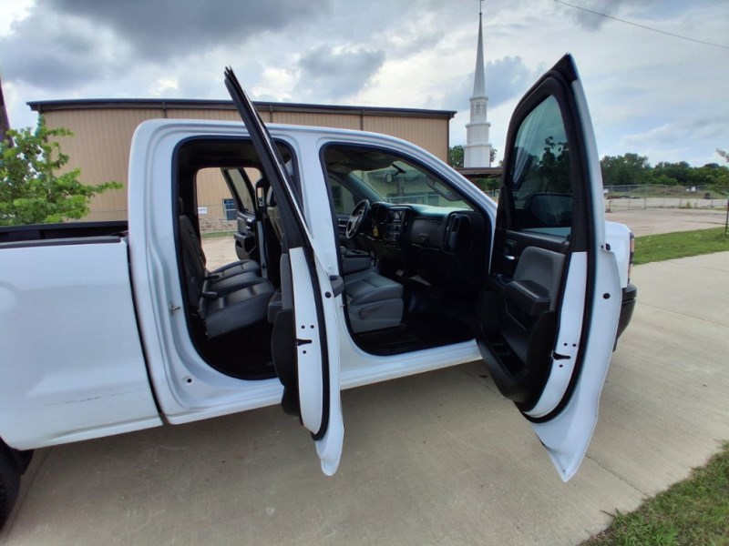 Additional photo of vehicle.