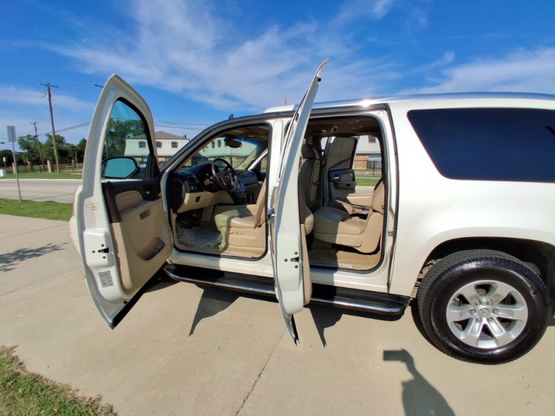 Additional photo of vehicle.