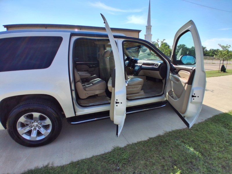 Additional photo of vehicle.
