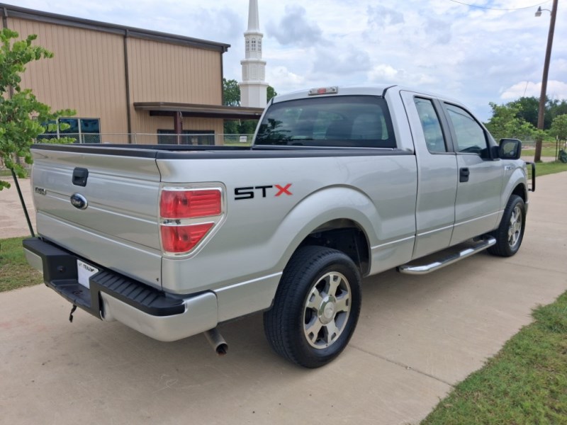 Additional photo of vehicle.
