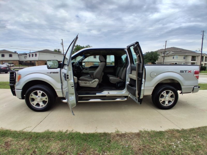 Additional photo of vehicle.