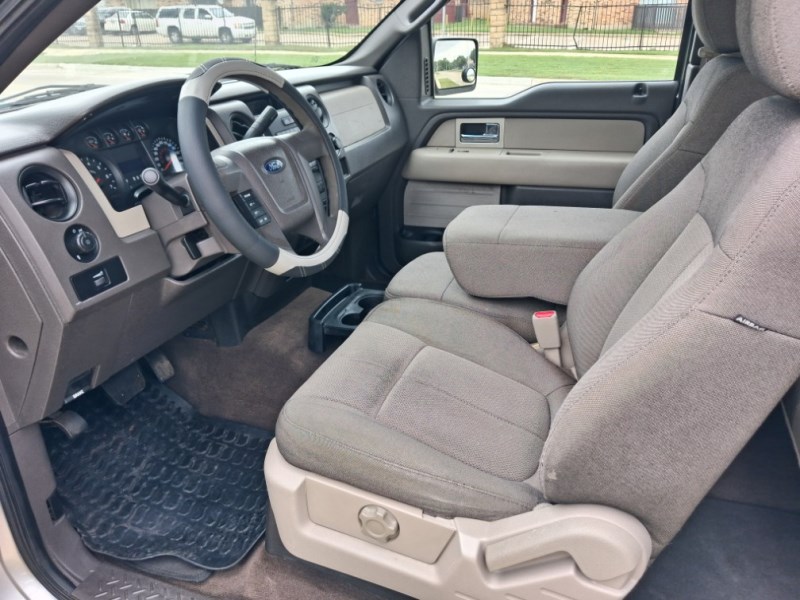 Additional photo of vehicle.