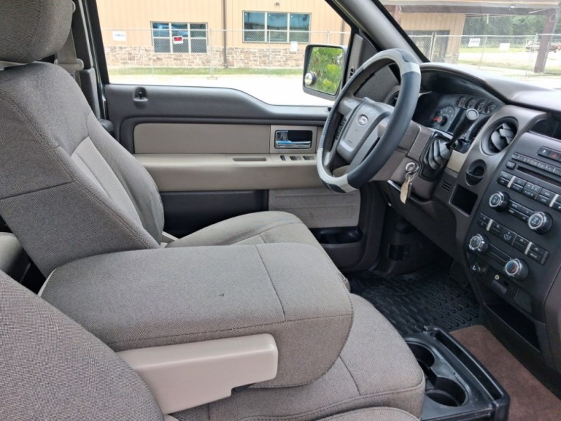 Additional photo of vehicle.