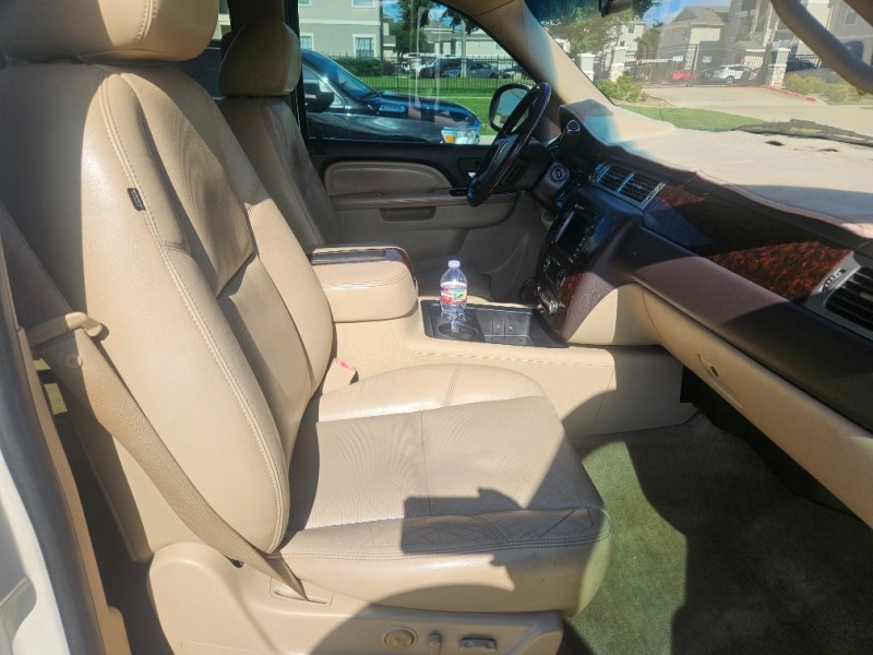 Additional photo of vehicle.