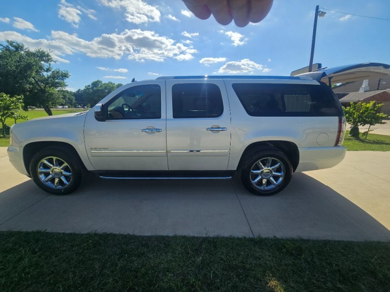 Additional photo of vehicle.