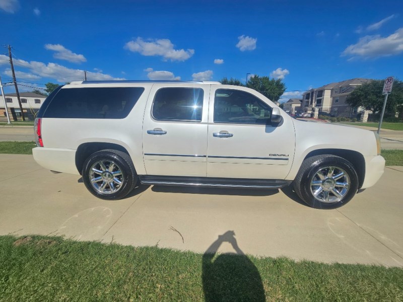 Additional photo of vehicle.