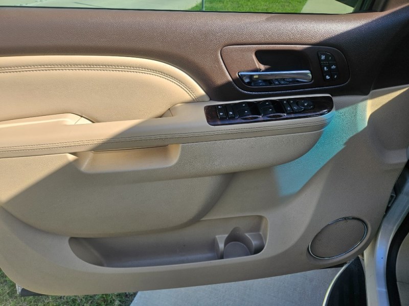Additional photo of vehicle.