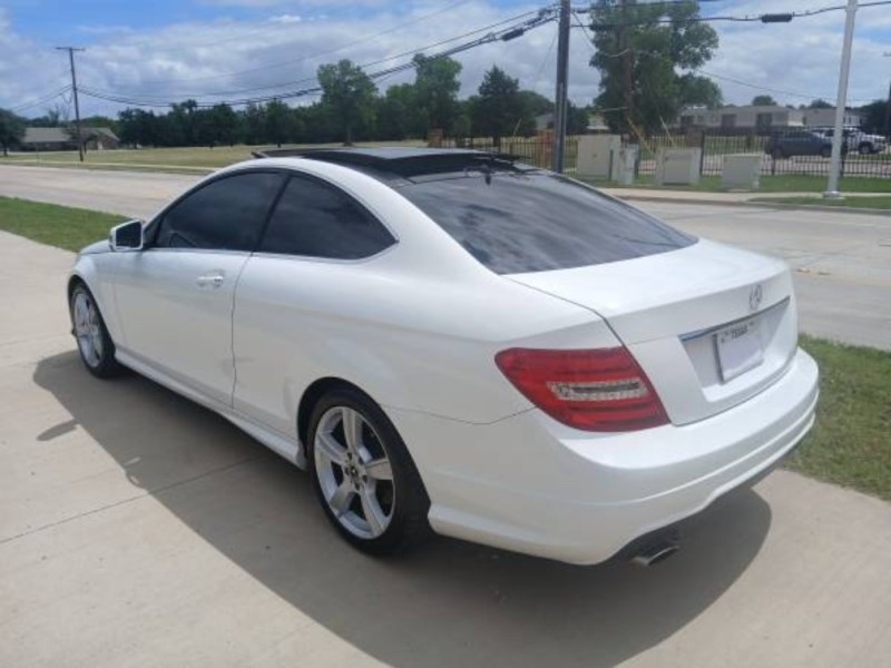 Additional photo of vehicle.