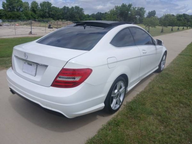 Additional photo of vehicle.