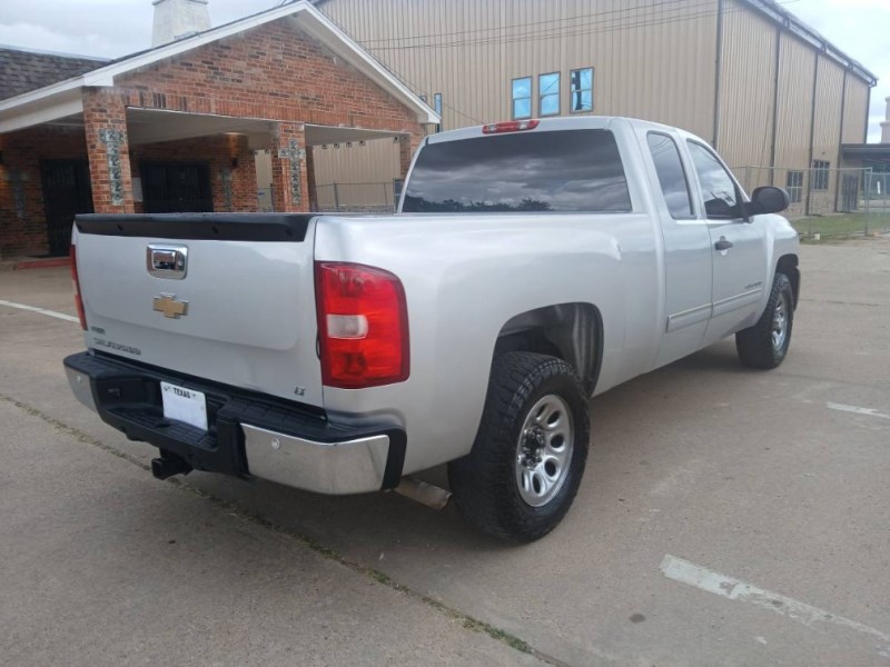 Additional photo of vehicle.