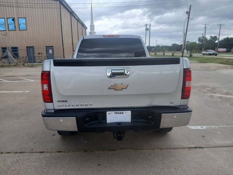 Additional photo of vehicle.