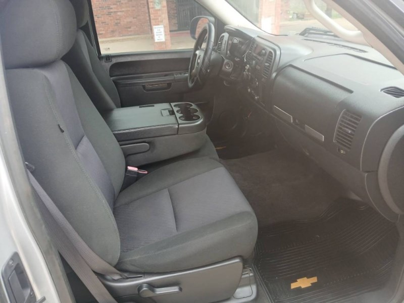 Additional photo of vehicle.