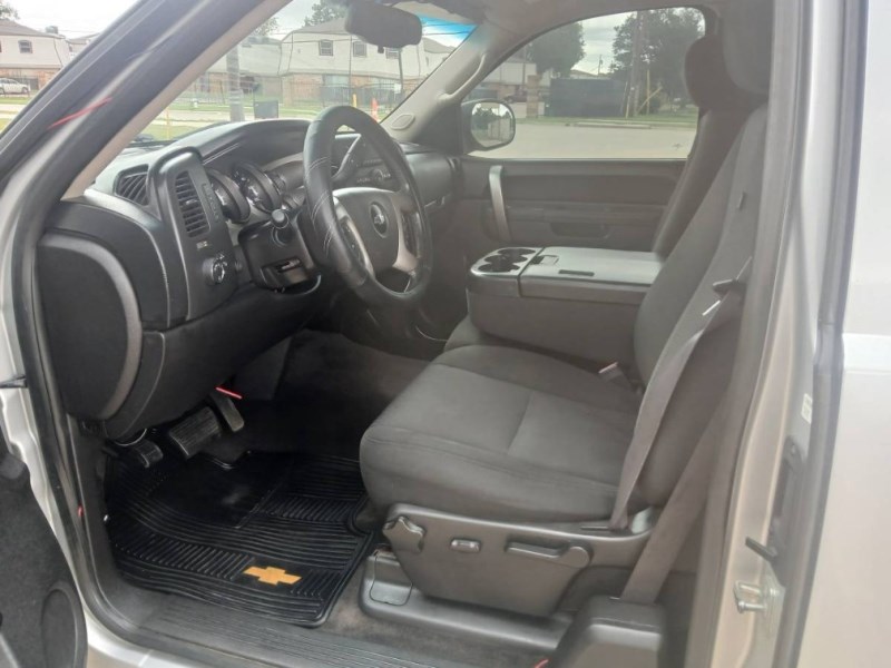 Additional photo of vehicle.