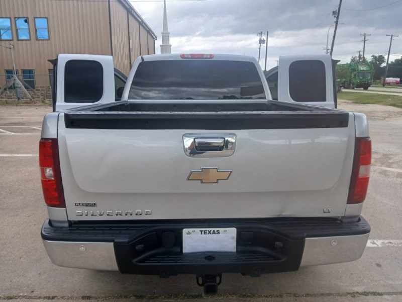 Additional photo of vehicle.
