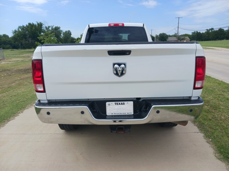 Additional photo of vehicle.