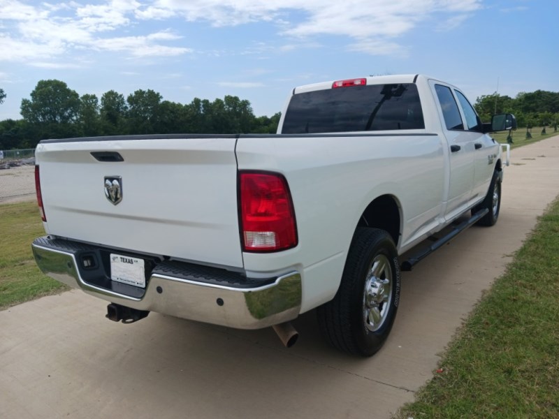 Additional photo of vehicle.