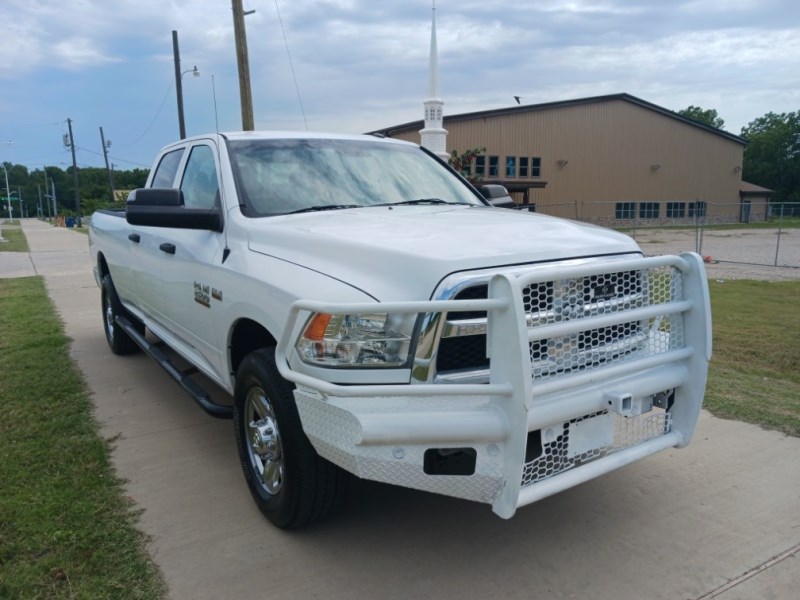 Additional photo of vehicle.