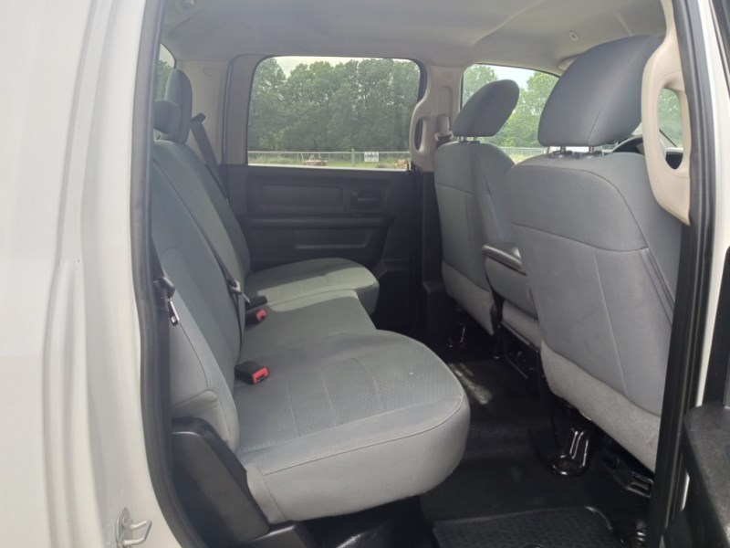 Additional photo of vehicle.