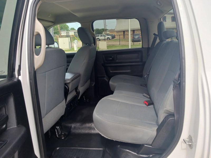 Additional photo of vehicle.