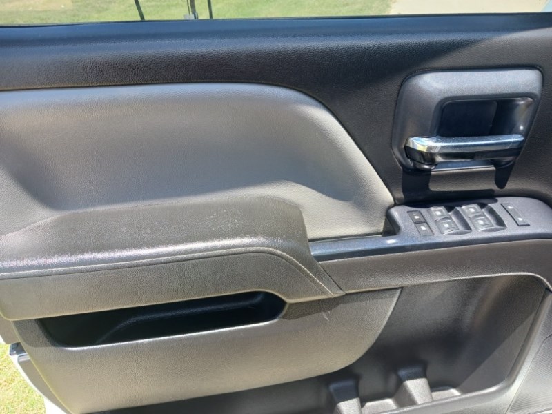 Additional photo of vehicle.