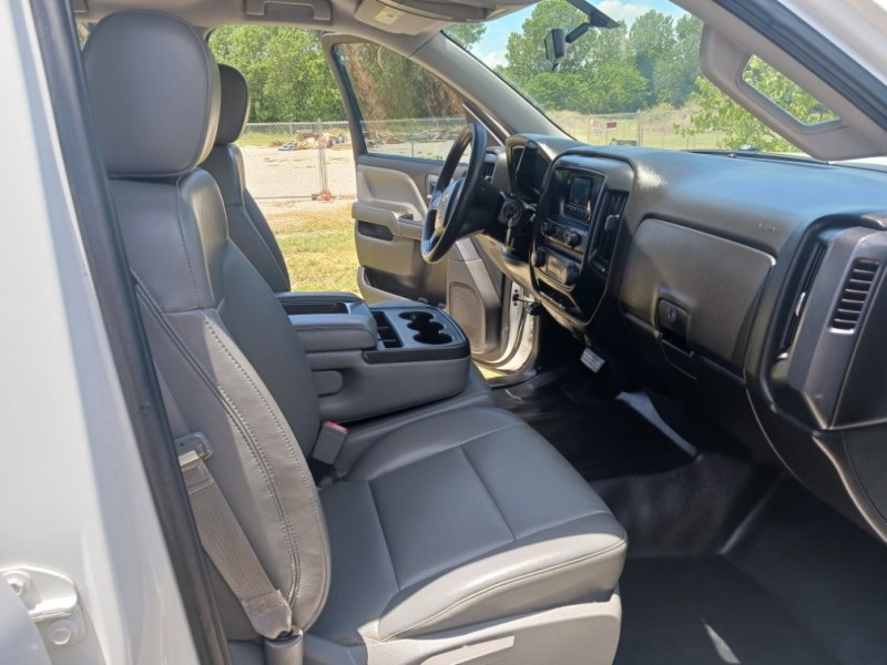 Additional photo of vehicle.
