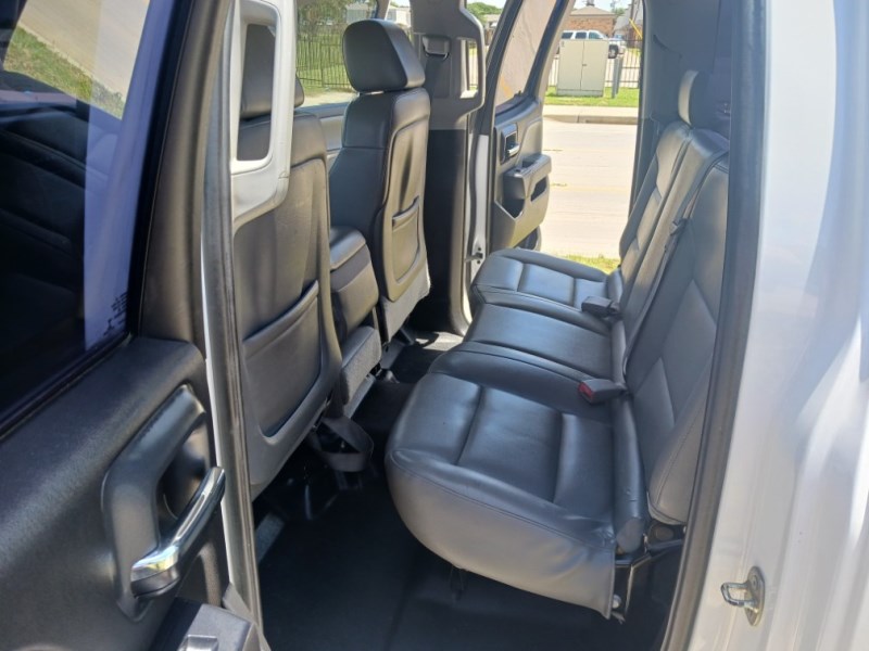 Additional photo of vehicle.