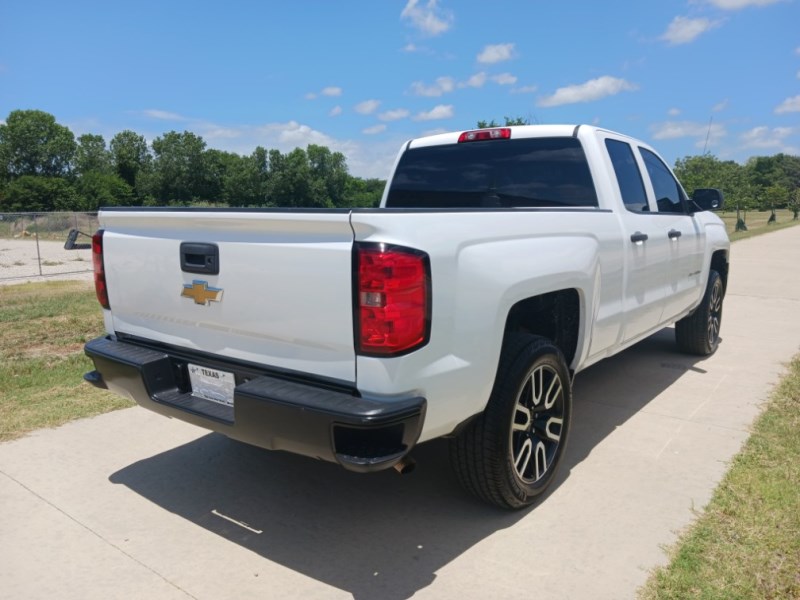 Additional photo of vehicle.
