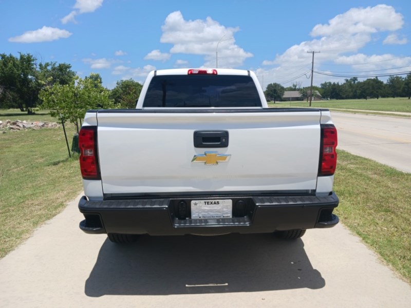 Additional photo of vehicle.