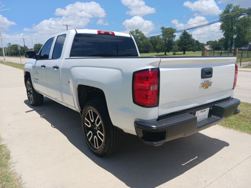 Additional photo of vehicle.