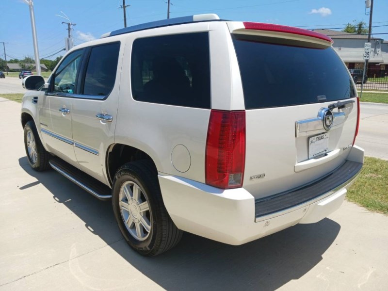 Additional photo of vehicle.