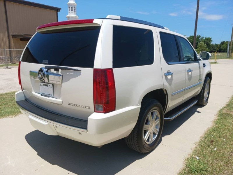 Additional photo of vehicle.