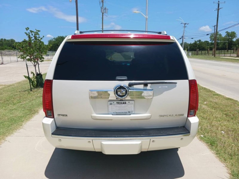Additional photo of vehicle.