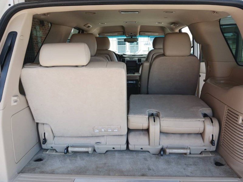 Additional photo of vehicle.
